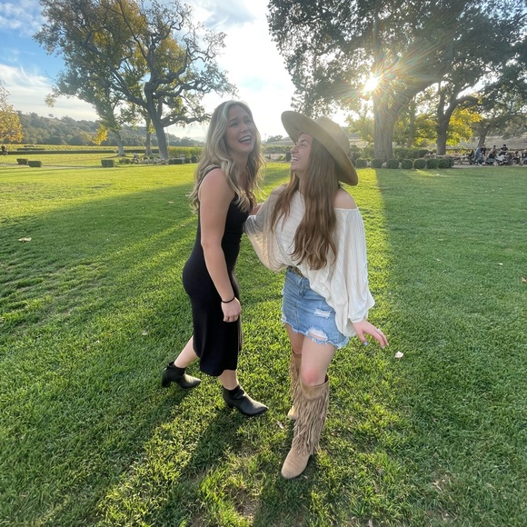 Meet your Posher, Olivia - Picture 12 of 13